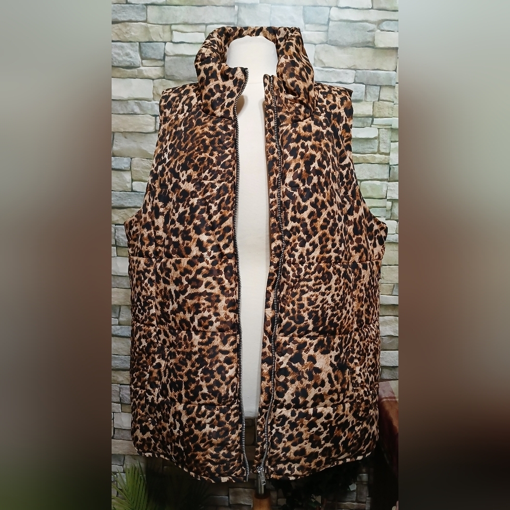 Like New Cato Leopard Print Puffer Vest Size 22/24W Cozy Outdoor
